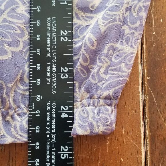 Banana Republic Sheer Violet Print Top 3/4 Sleeves and Banded Bottom Size Medium - Picture 11 of 15